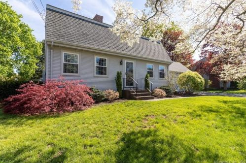 40 Maple St, Manchester, CT 06040-5527