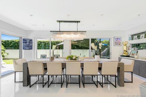 1250 100th St, Miami, FL 33138-2604