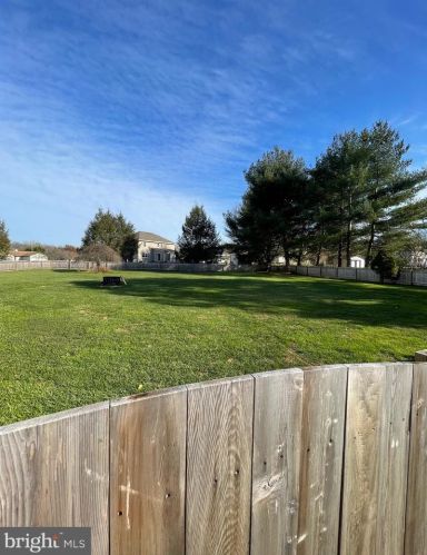 102 Springfield Way, Dover DE  19904-9114 exterior