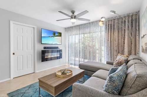 600 Neapolitan Way, Naples FL  34103-8568 exterior