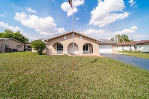 203 Gateside St, Lehigh Acres, FL 33936-6961