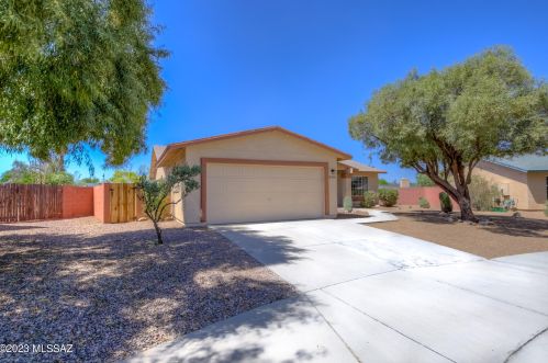 7880 Caesar Dr, Tucson, AZ 85747-5123