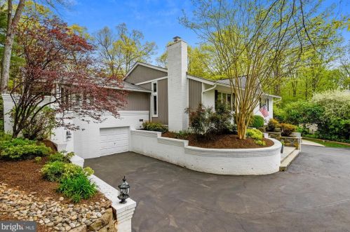 10332 Eclipse Ln, Great Falls, VA 22066-1730
