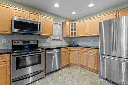 29 Ramapo Hills Blvd, Oakland NJ  07436-3906 exterior