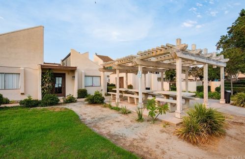 16710 Orange Ave, Paramount CA  90723-5352 exterior