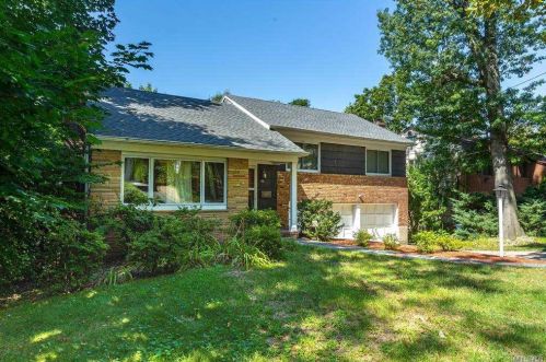 92 Hampshire Rd, Great Neck, NY 11023-1539