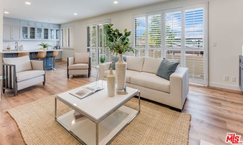 11322 Camarillo St, North Hollywood, CA 91602-1274