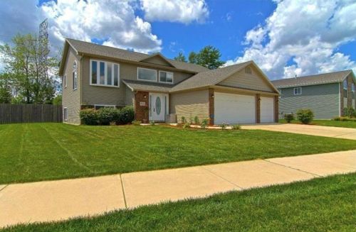 994 Ian Dr, Hobart, IN 46342-5077