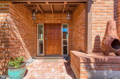 2106 Camino El Ganado, Tucson AZ  85718-4108 exterior