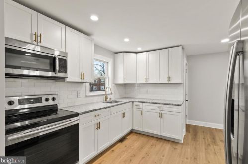 1922 Holly St, Harrisburg PA  17104-1916 exterior