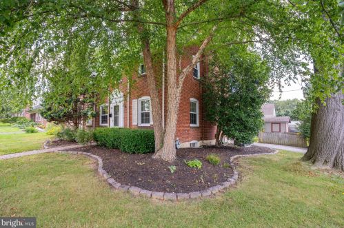 218 Village Rd, Wilmington, DE 19805-1309