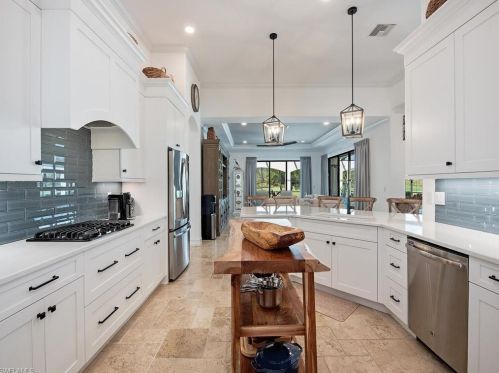 3301 Runaway Ln, Naples, FL 34114-8438