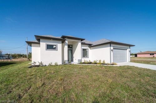 2010 14th Ave, Cape Coral, FL 33909-4401