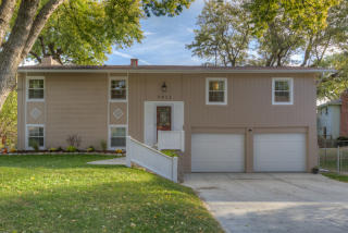 5011 114th St, Omaha, NE 68164-2008