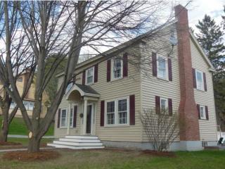 33 Long St, Barre, VT 05641-2914
