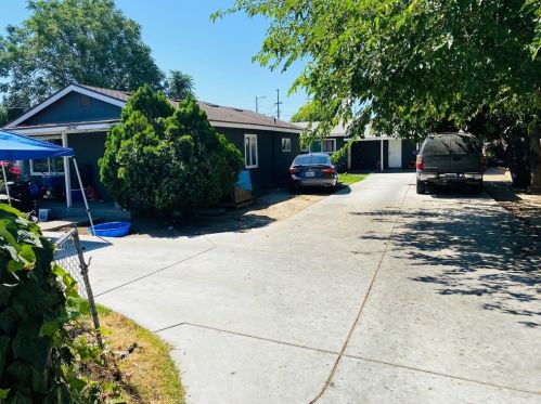 13539 Bulah Ave, Parlier, CA 93648-2306