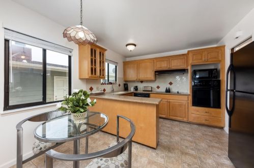 1360 Southgate Ave, Daly City CA  94015-3939 exterior