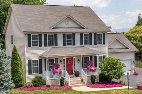 35 Windsor Dr, Fishersville, VA 22939-2124