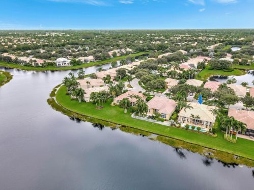 7016 Corning Cir, Boynton Beach, FL 33437-3984