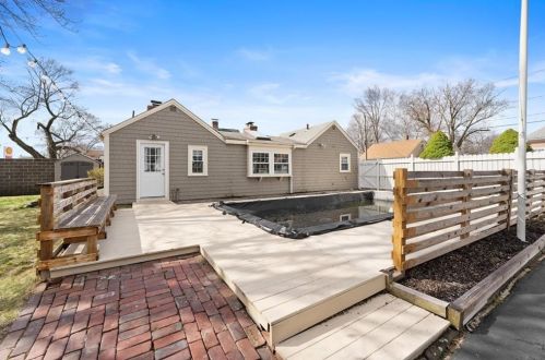 34 Homewood Ave, North Providence RI  02911-2907 exterior