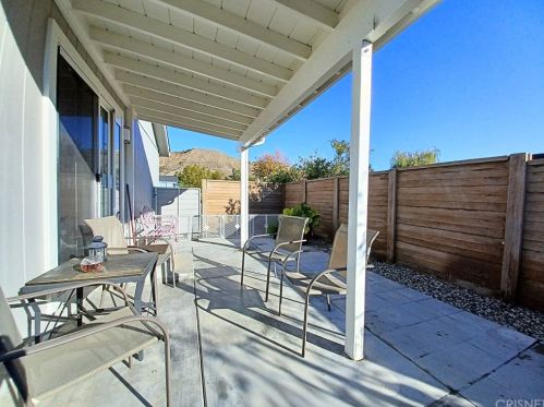 19778 Canyon View Dr, Santa Clarita CA  91351-5717 exterior