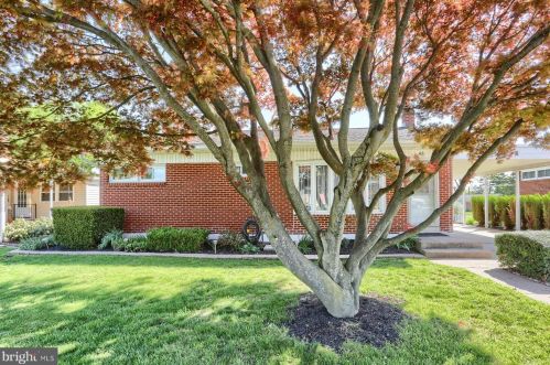 45 Oak Ave, Camp Hill, PA 17011-4238
