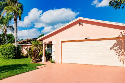 5405 Steven Rd, Boynton Beach, FL 33472-1044