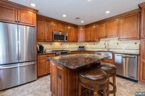 102 Pawnee Ave, Oakland NJ  07436-3724 exterior