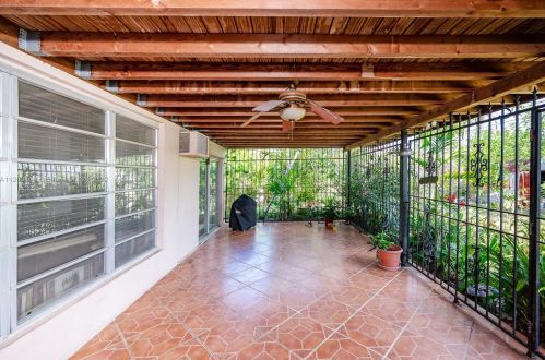 1031 53 St, Hialeah FL  33012-2202 exterior