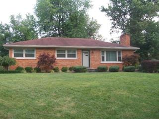 9904 Vega Ln, Louisville, KY 40272-2962