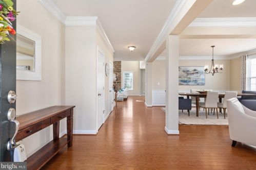 1028 Menlow Dr, Leesburg, VA 20176-6565