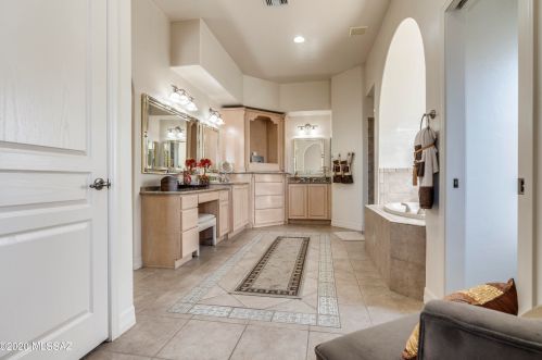 976 Josephine Saddle Pl, Green Valley AZ 85614-6302 exterior