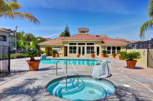 5482 Tares Cir, Elk Grove CA  95757-4361 exterior