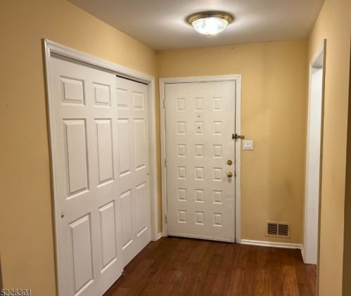 1 Tulip Cres, West Paterson, NJ 07424-5626