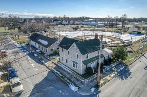 301 Montgomery St, Slaughter Beach, DE 19963-2821