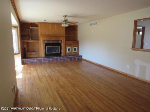 7 Emma Pl, Tinton Falls, NJ 07724-1901