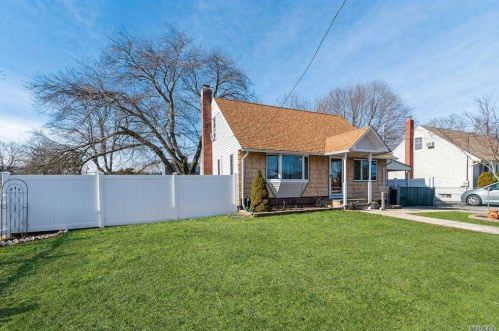 176 2nd St, Deer Park, NY 11729-6006