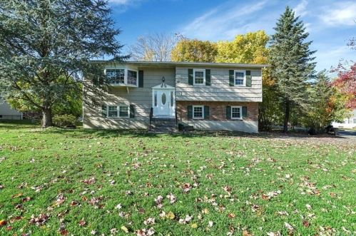 2 Mountainview Dr, Thiells, NY 10984-1407