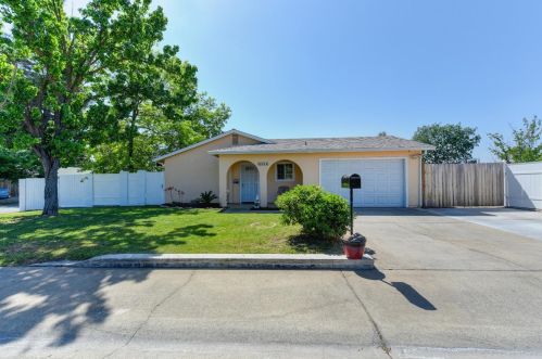 8255 Manhart Way, Elverta, CA 95626-9631