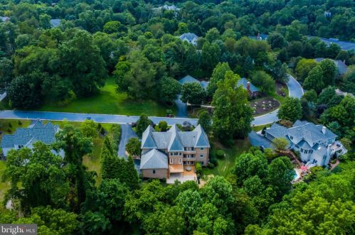 17 Westwind Dr, Lemoyne PA  17043-1233 exterior