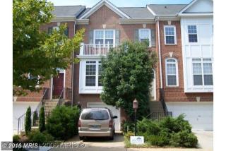 1884 Crescent Park Dr, Herndon VA  20190-3290 exterior