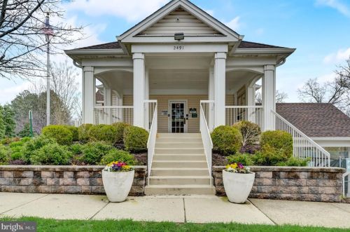 2496 Clover Fld Cir, Herndon VA  20171-4339 exterior