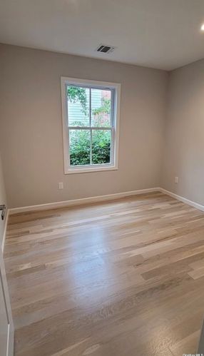 220 4th St, Deer Park NY  11729-5923 exterior