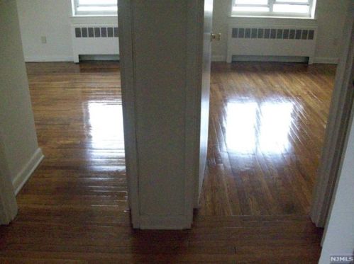 479 Broad Ave, Palisades Park NJ  07650-1650 exterior