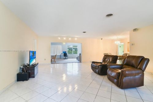 1418 104th St, Miami, FL 33138-2664