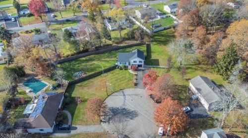 52 White Oak Ct, Parsippany NJ  07054-2325 exterior