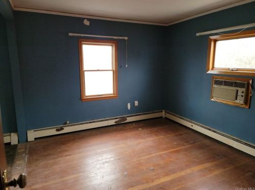 38 Winthrop Ave, Elmsford, NY 10523-3329