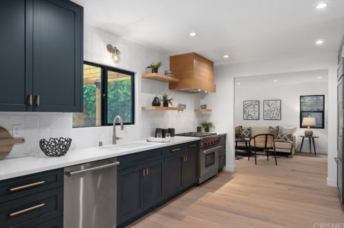 4070 Bakman Ave, North Hollywood CA  91602-3302 exterior