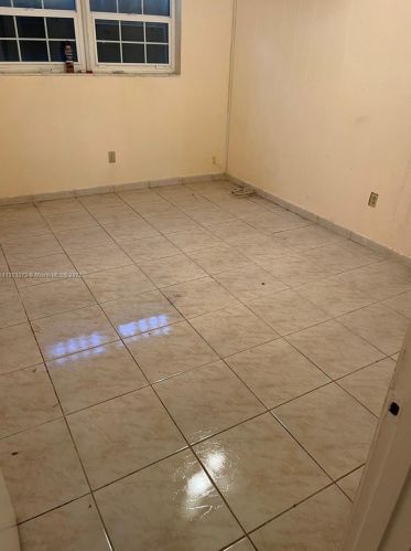 1855 73rd Pl, Hialeah FL  33014-3729 exterior