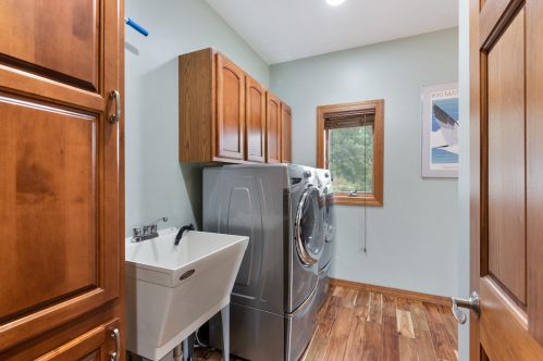 1016 Wallace Lake Rd, West Bend WI  53090-8943 exterior